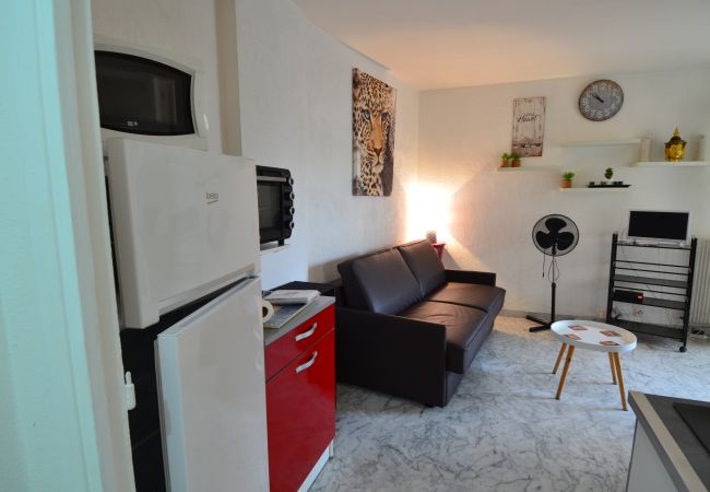 Apartment in Nice - CHENONCEAU Studio proche tram et commodités