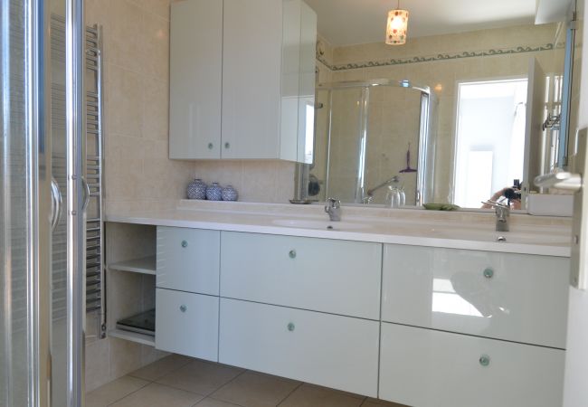 Apartamento en Niza - HELIANTHE - Vue mer et colline au Port de Nice