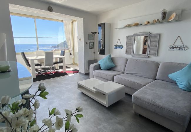 Appartement à Théoule-sur-Mer - JASMINS - Magnifique haut de villa vue sur mer