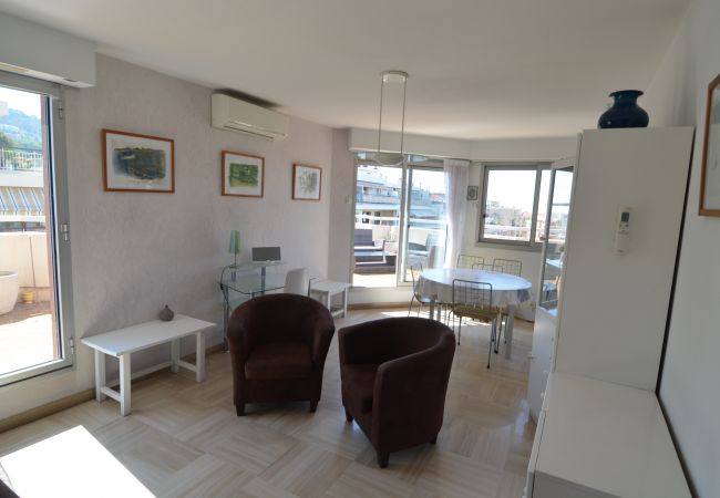 Appartement à Nice - HELIANTHE - Vue mer et colline au Port de Nice