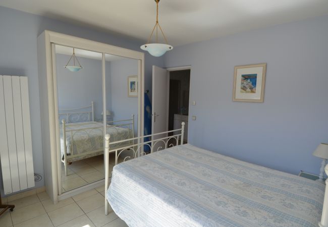 Appartement à Nice - HELIANTHE - Vue mer et colline au Port de Nice
