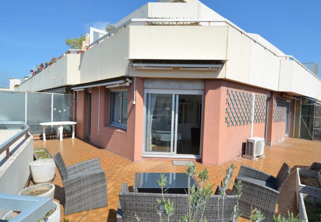 Appartement à Nice - HELIANTHE - Vue mer et colline au Port de Nice